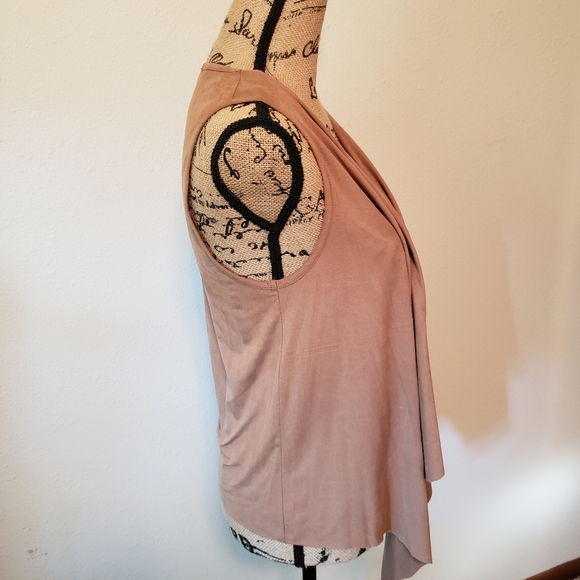 Tan vest NWOT - Picture 3 of 7